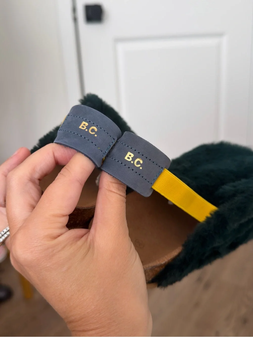 Bobo Choses Dark Green Fuzzy Faux Fur Slide Sandals Yellow Strap Size 34,3 Youth